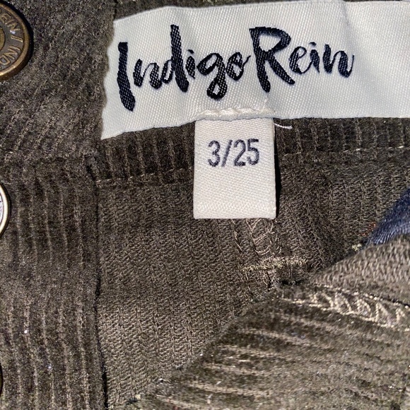 green corduroy skirt - Picture 1 of 2